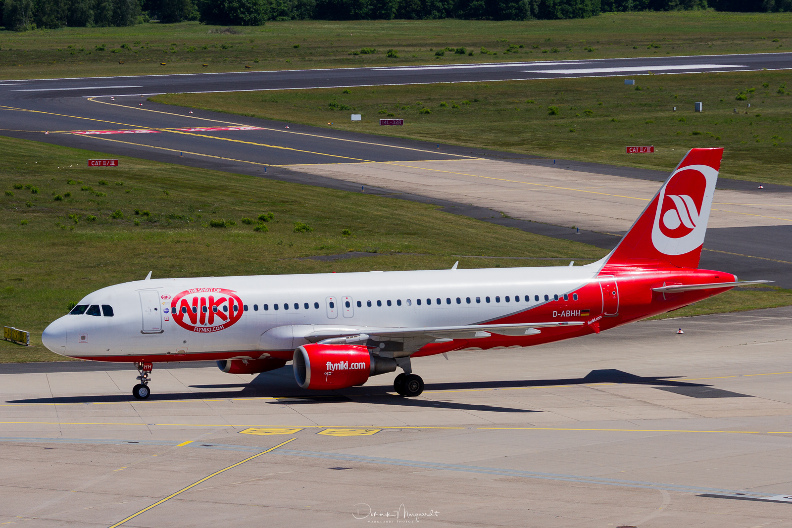 Air Berlin (Niki) / Airbus A320-214 / D-ABHH / CGN / EDDK